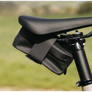 M-WAVE Amsterdam Proof L saddle bag