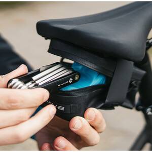 M-WAVE Amsterdam Proof L saddle bag