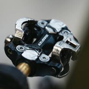 EXUSTAR E-PM215+TI Pedale clipless