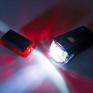 M-WAVE Atlas K 11 USB Juego de luces recargables a pilas